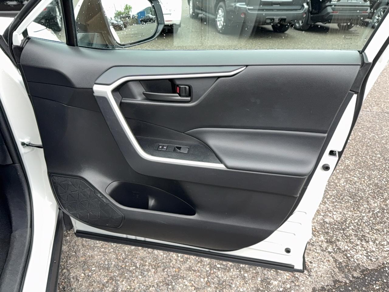 2025 Toyota RAV4 LE Photo