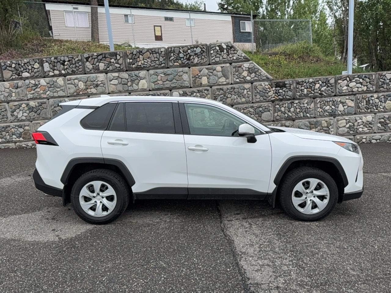 2025 Toyota RAV4 LE Photo