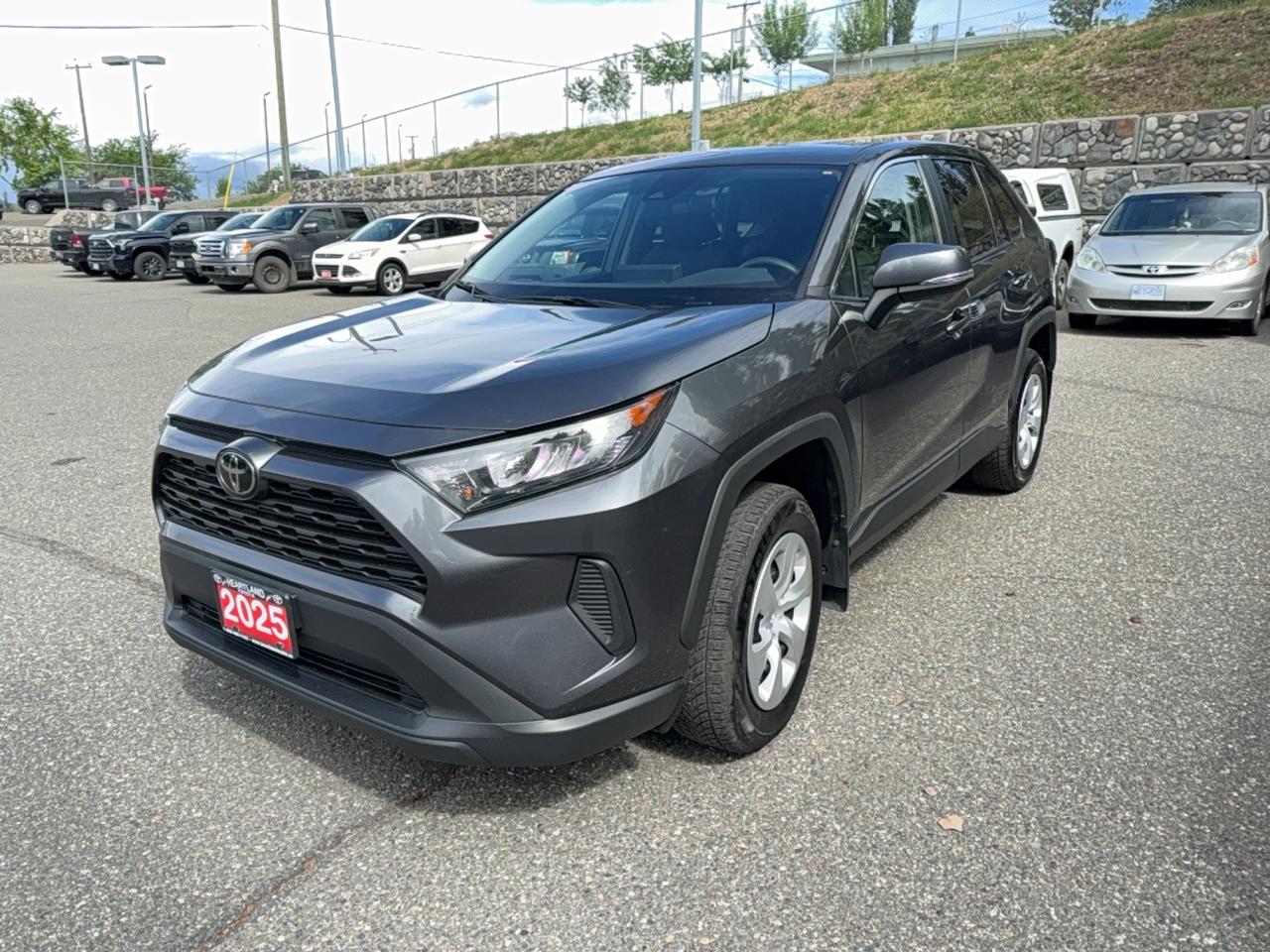 2025 Toyota RAV4 LE Photo2
