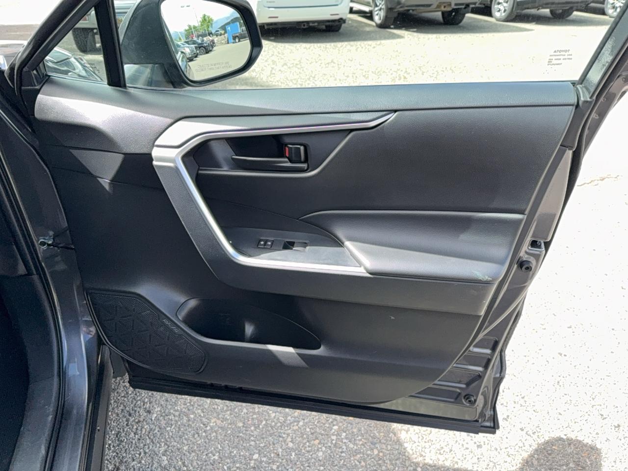 2025 Toyota RAV4 LE Photo