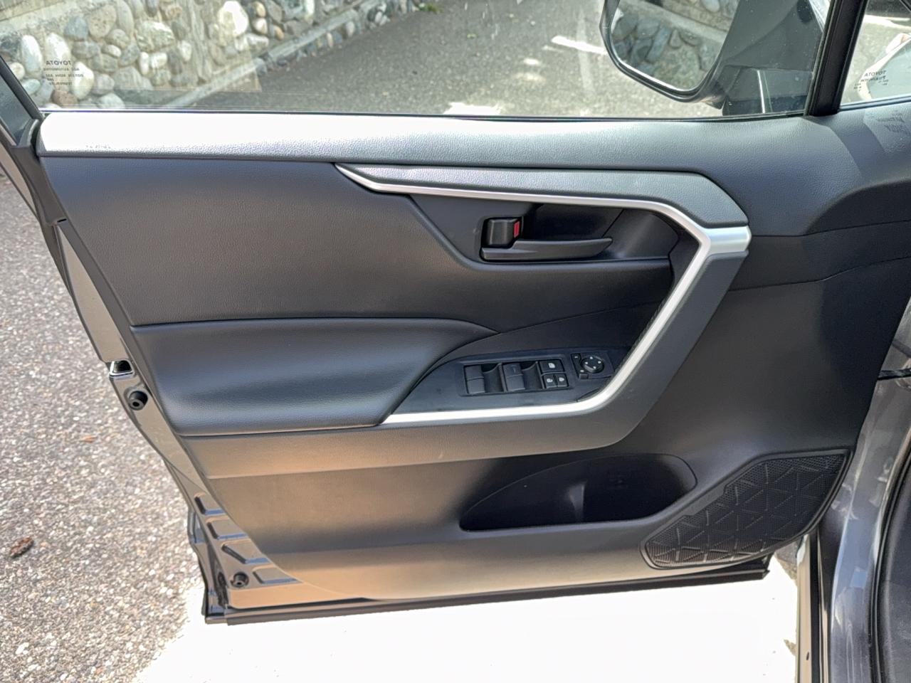 2025 Toyota RAV4 LE Photo