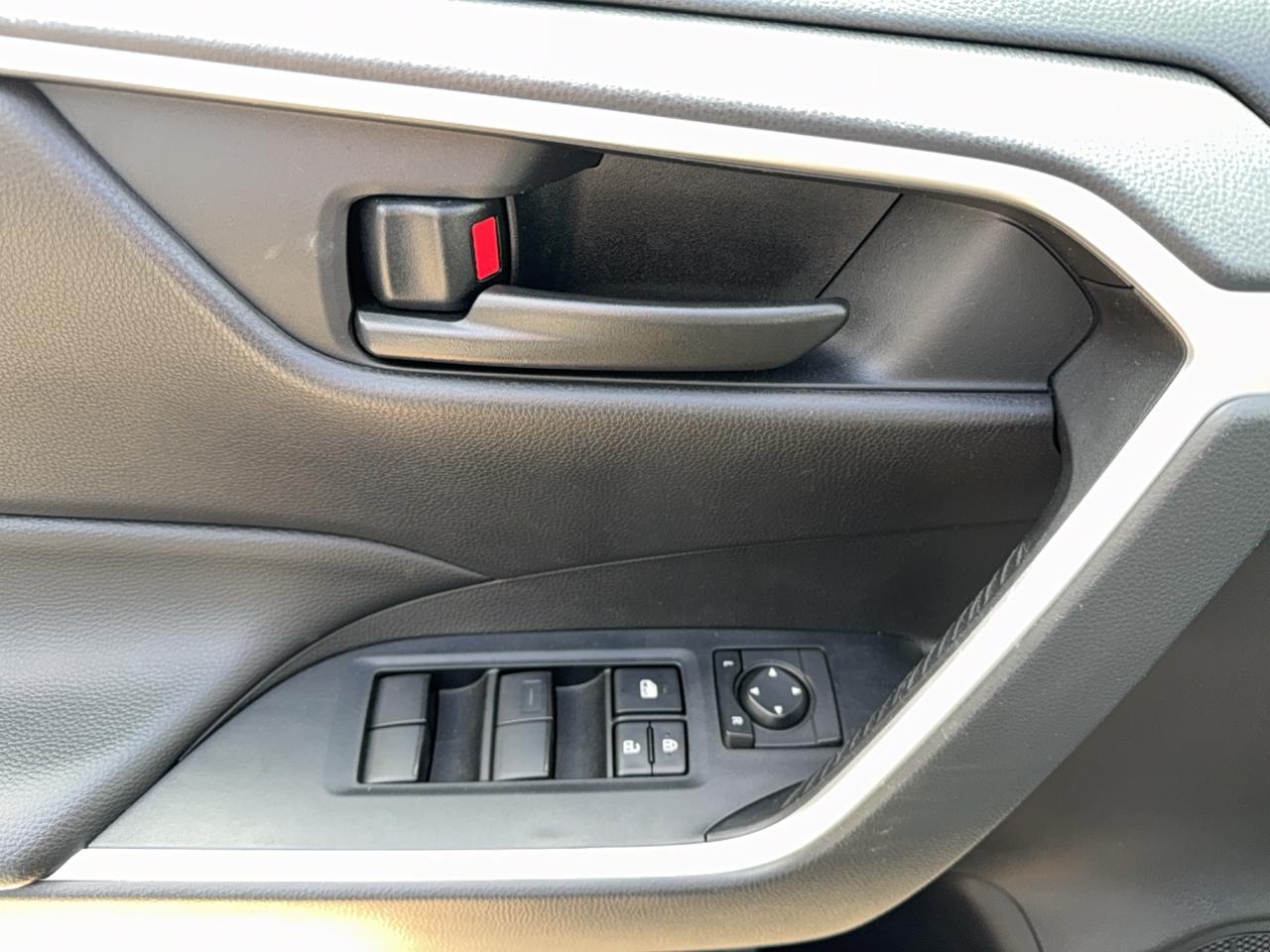 2025 Toyota RAV4 LE Photo