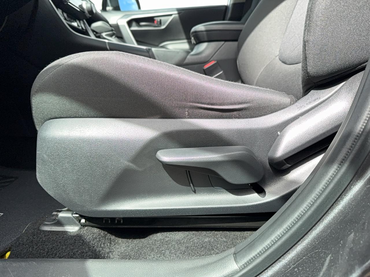 2025 Toyota RAV4 LE Photo