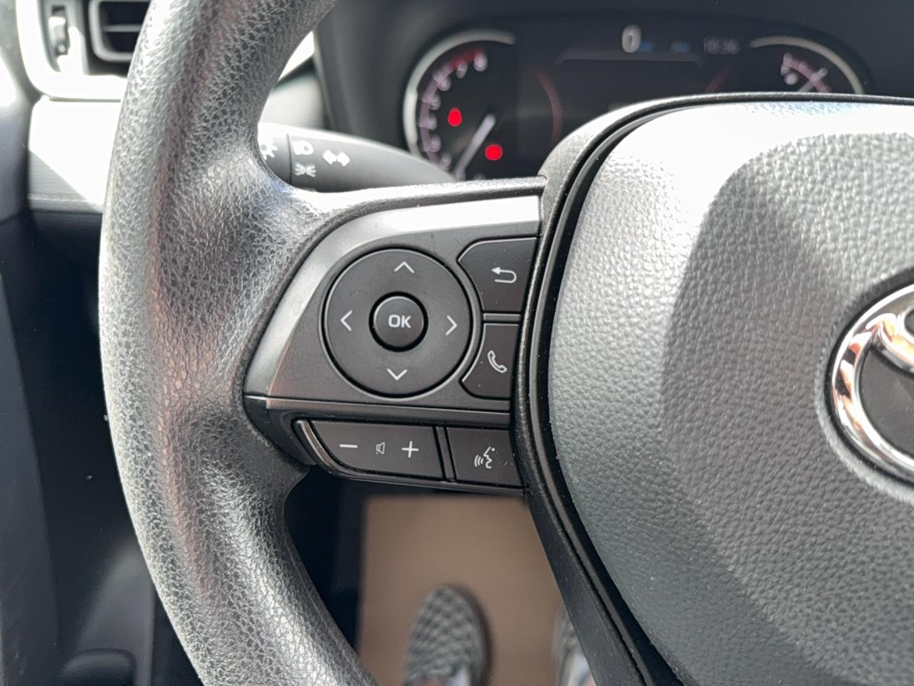 2025 Toyota RAV4 LE Photo