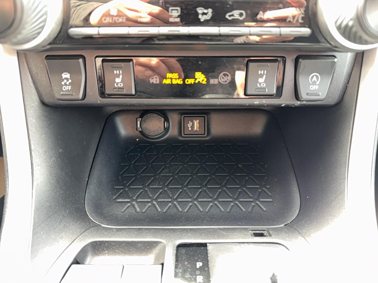 2025 Toyota RAV4 LE Photo