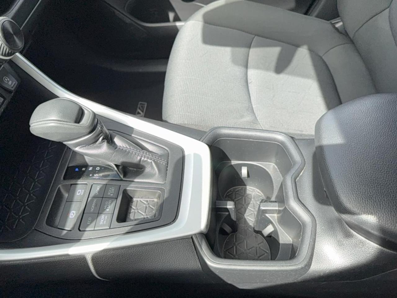 2025 Toyota RAV4 LE Photo