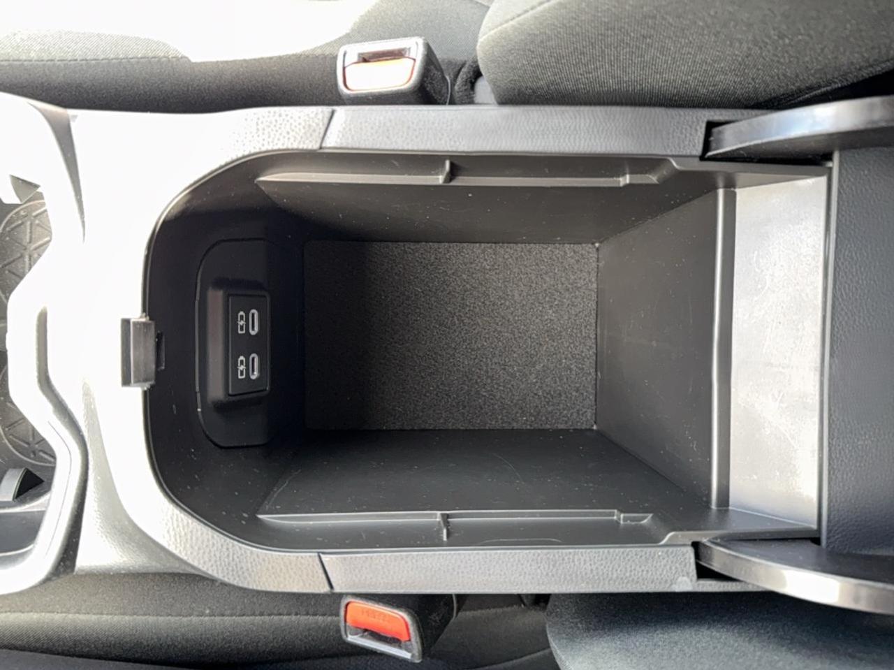 2025 Toyota RAV4 LE Photo