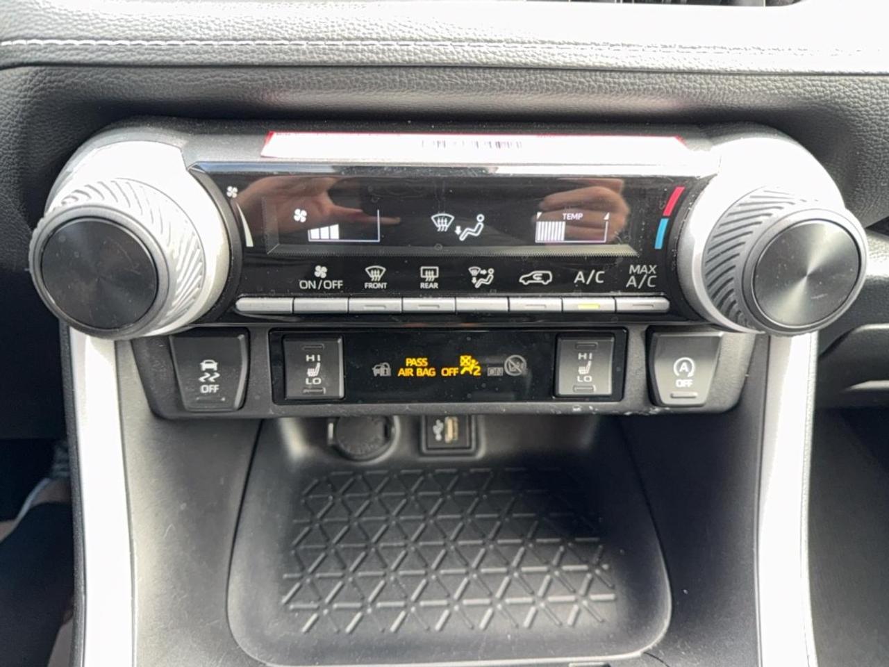 2025 Toyota RAV4 LE Photo