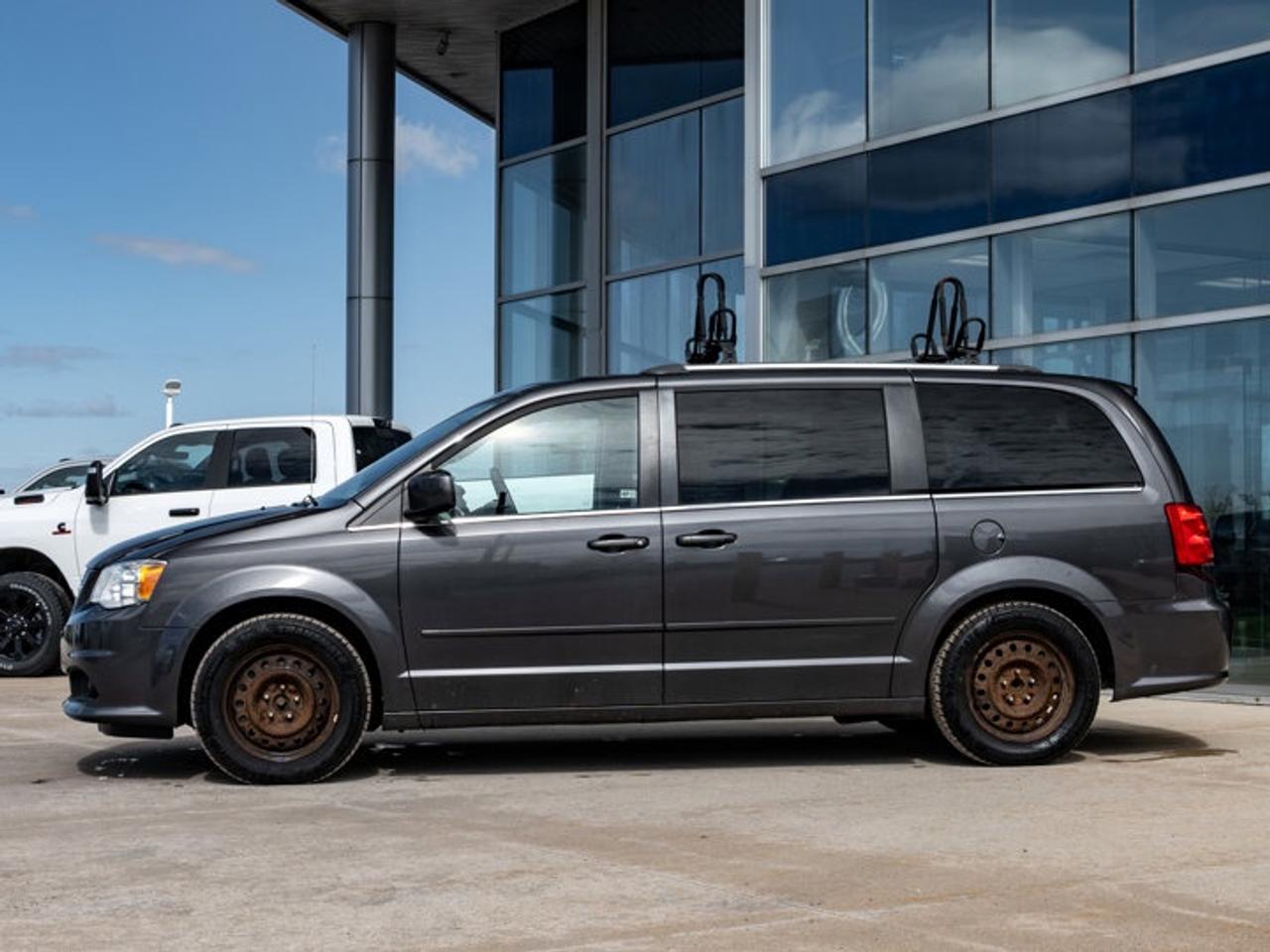 2017 Dodge Grand Caravan SXT Premium Plus Photo4