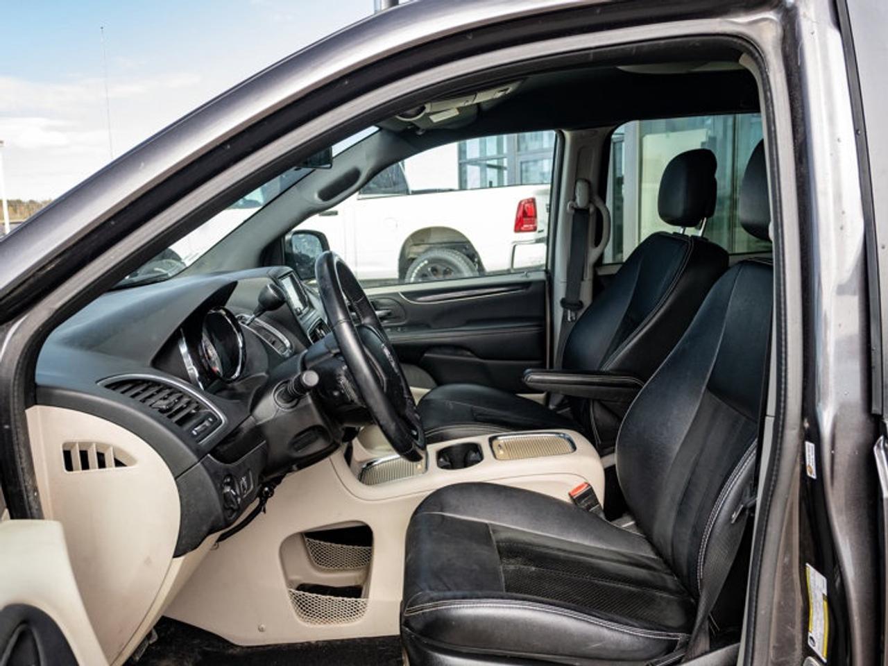 2017 Dodge Grand Caravan SXT Premium Plus Photo