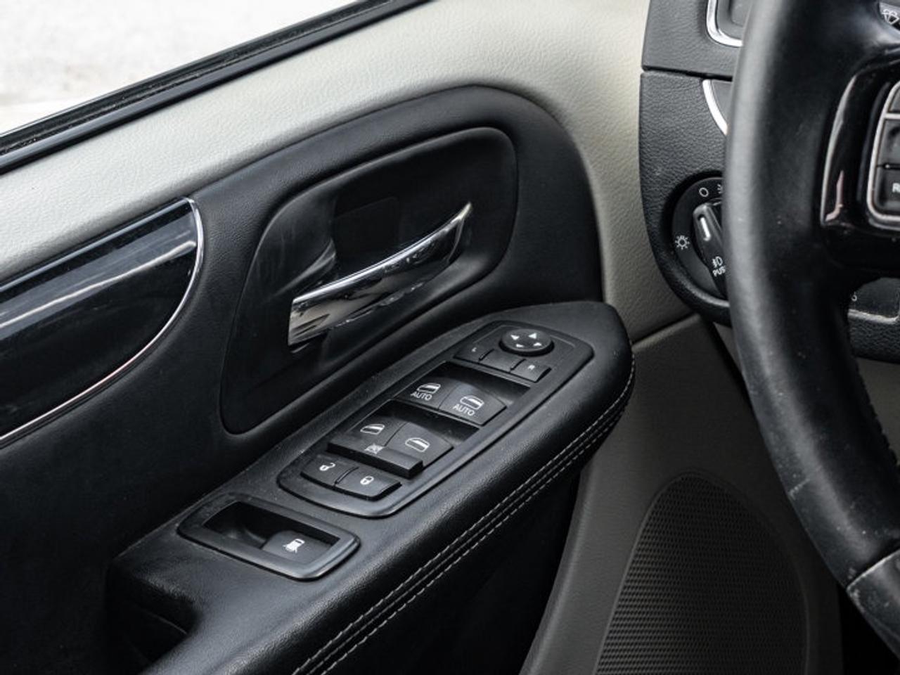 2017 Dodge Grand Caravan SXT Premium Plus Photo