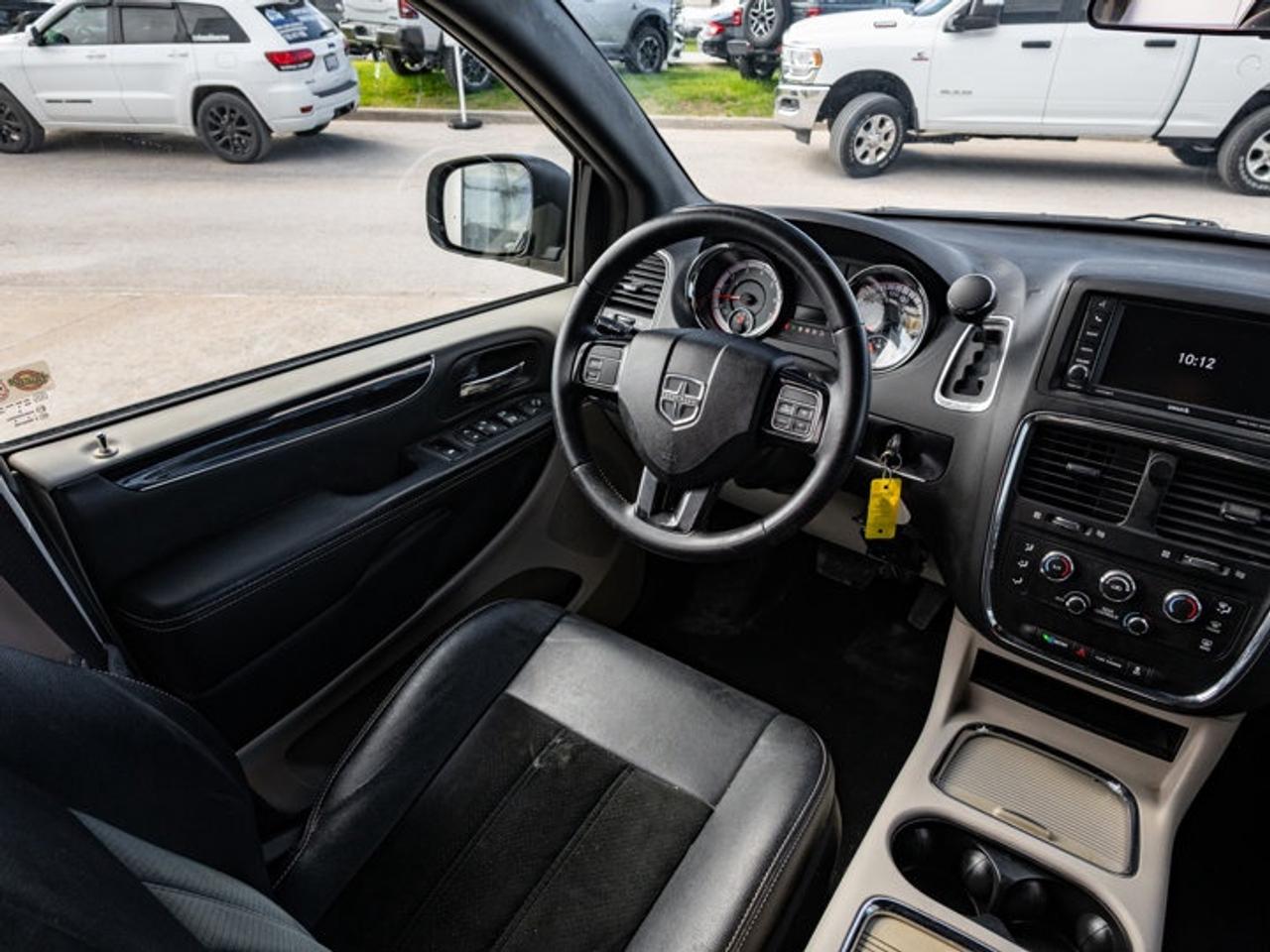 2017 Dodge Grand Caravan SXT Premium Plus Photo