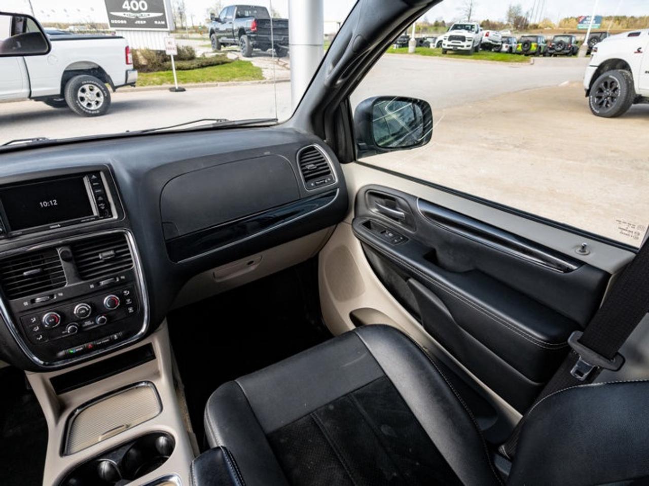 2017 Dodge Grand Caravan SXT Premium Plus Photo