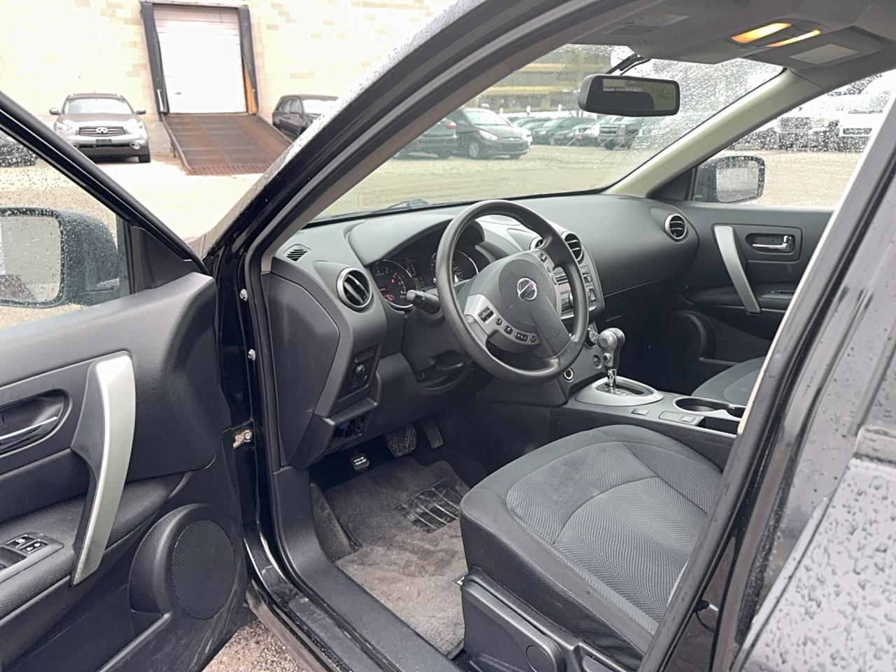 2013 Nissan Rogue S Photo