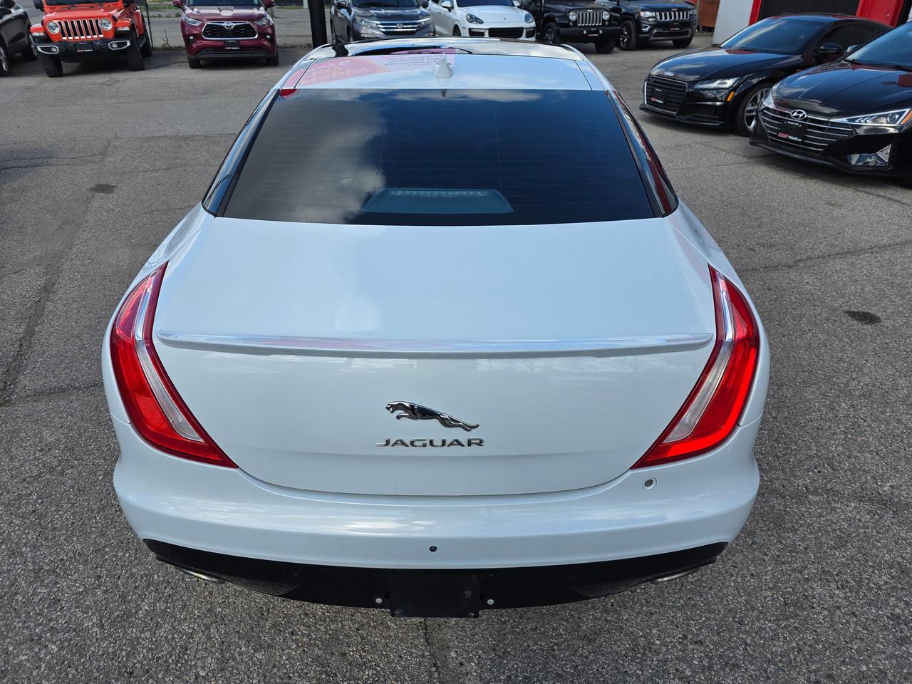 2017 Jaguar XJ Portfolio R Sport AWD Photo4