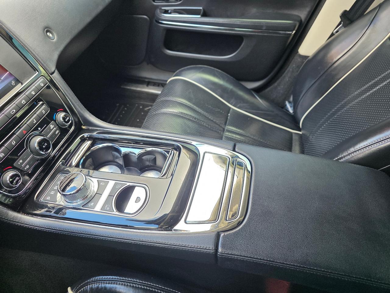 2017 Jaguar XJ Portfolio R Sport AWD Photo
