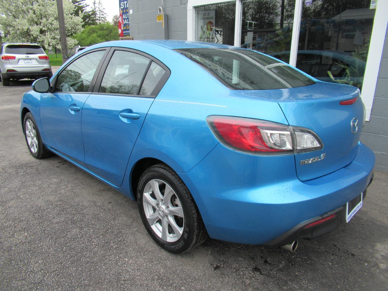2011 Mazda MAZDA3 GS Photo2