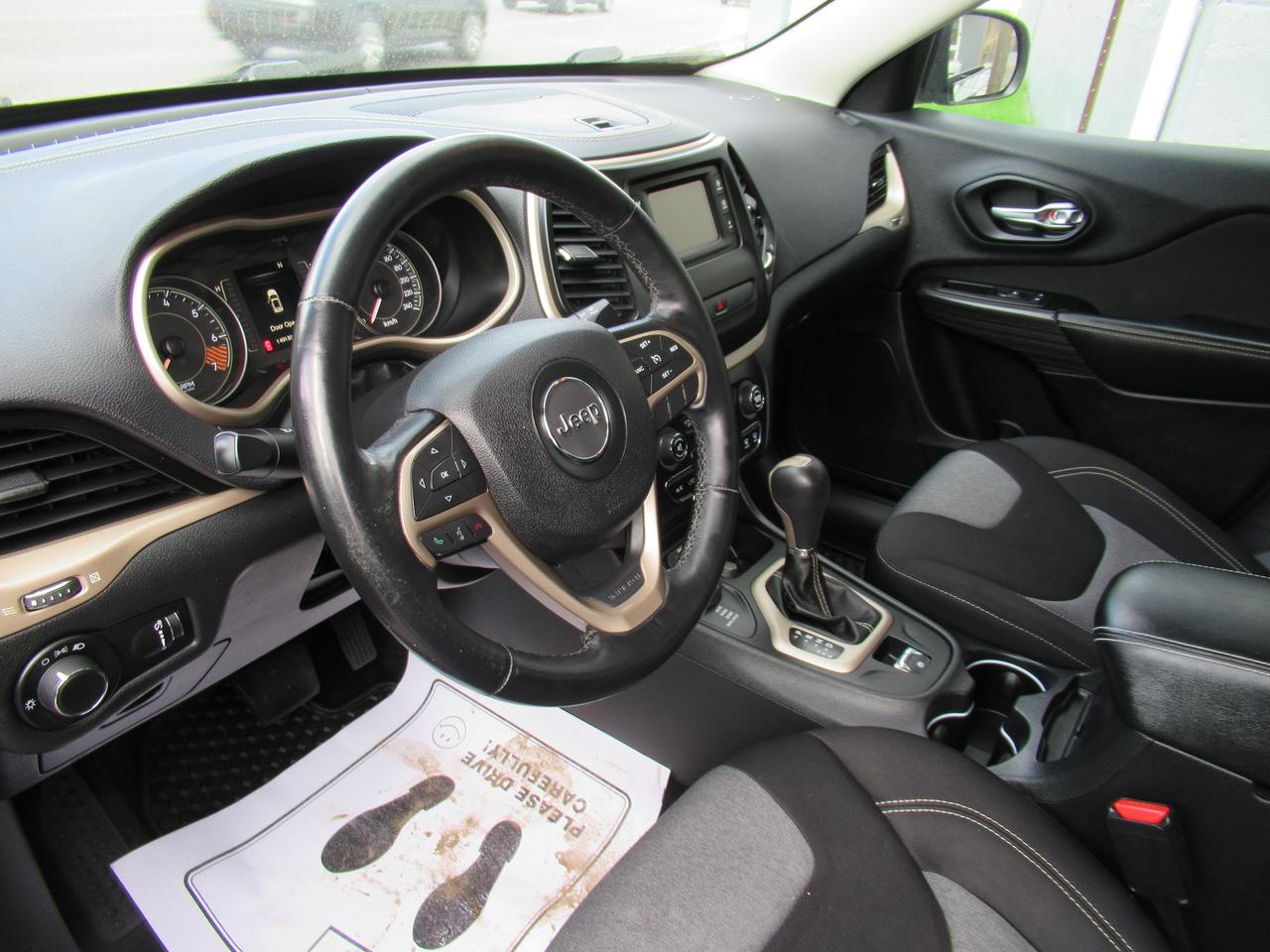 2014 Jeep Cherokee Sport Photo