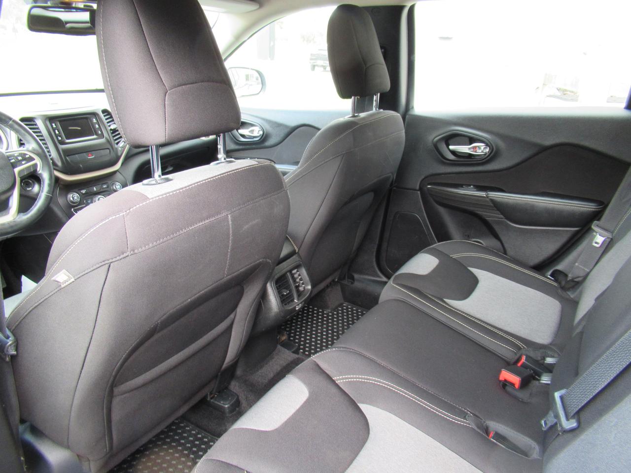 2014 Jeep Cherokee Sport Photo