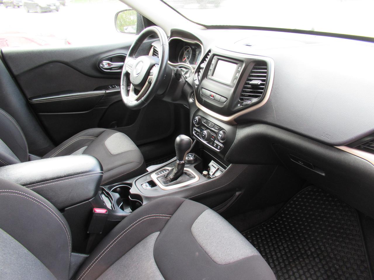 2014 Jeep Cherokee Sport Photo