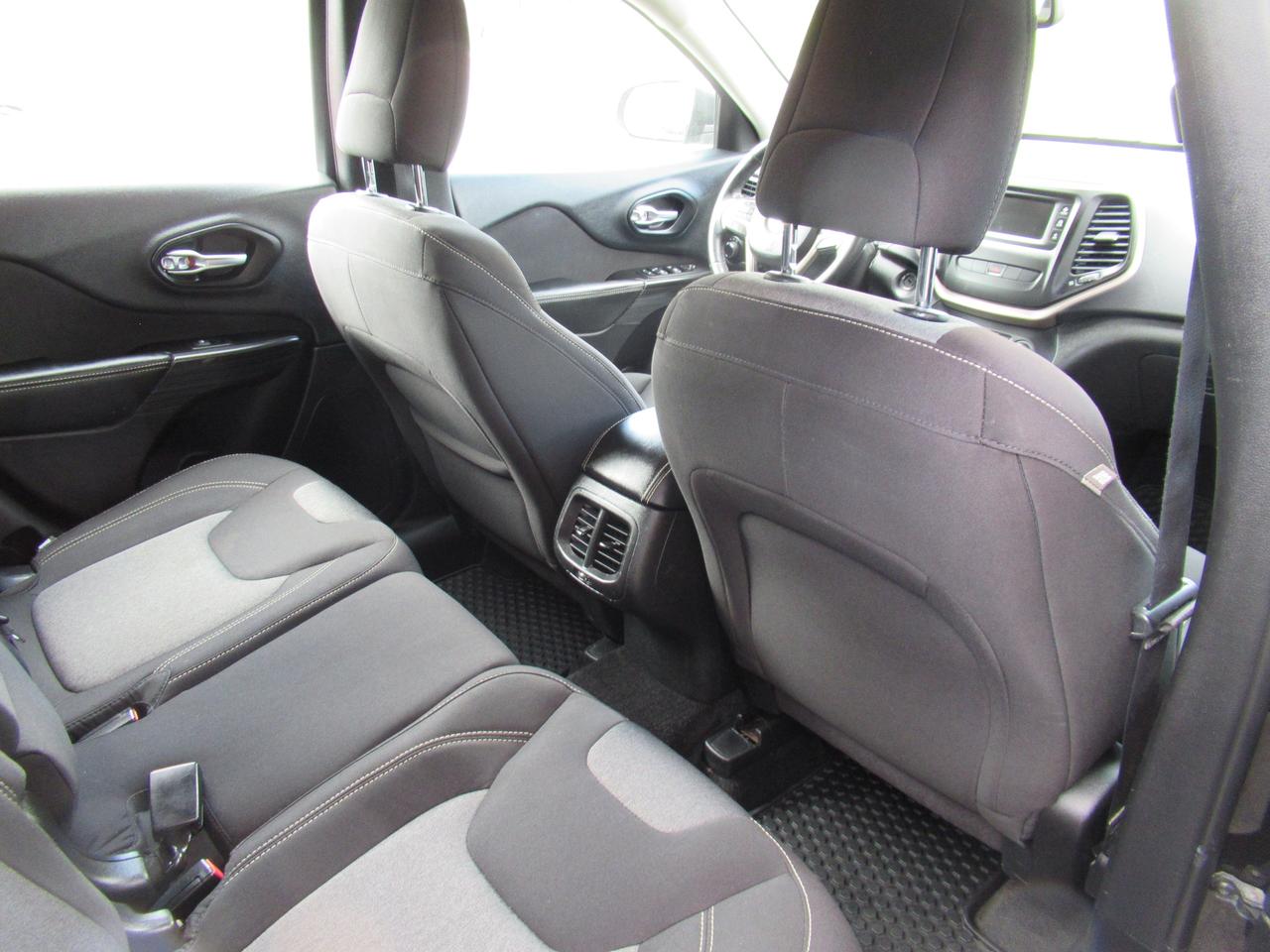 2014 Jeep Cherokee Sport Photo