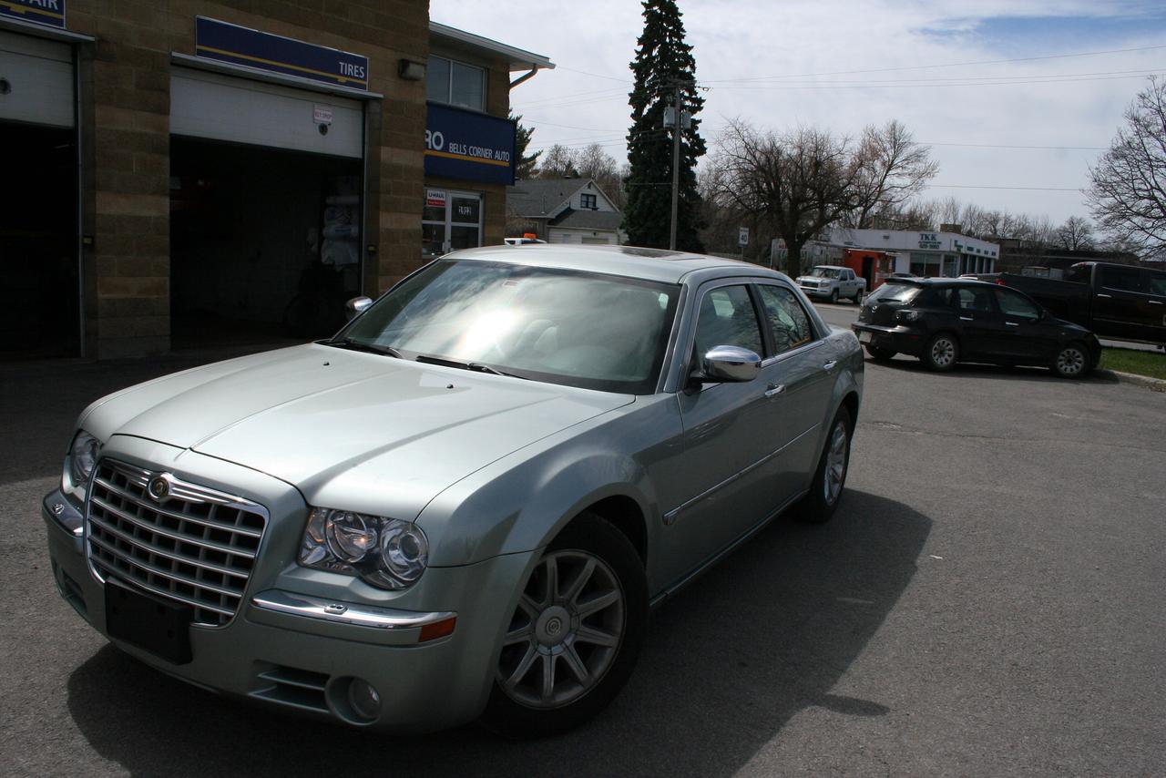 2005 Chrysler 300 300C Photo