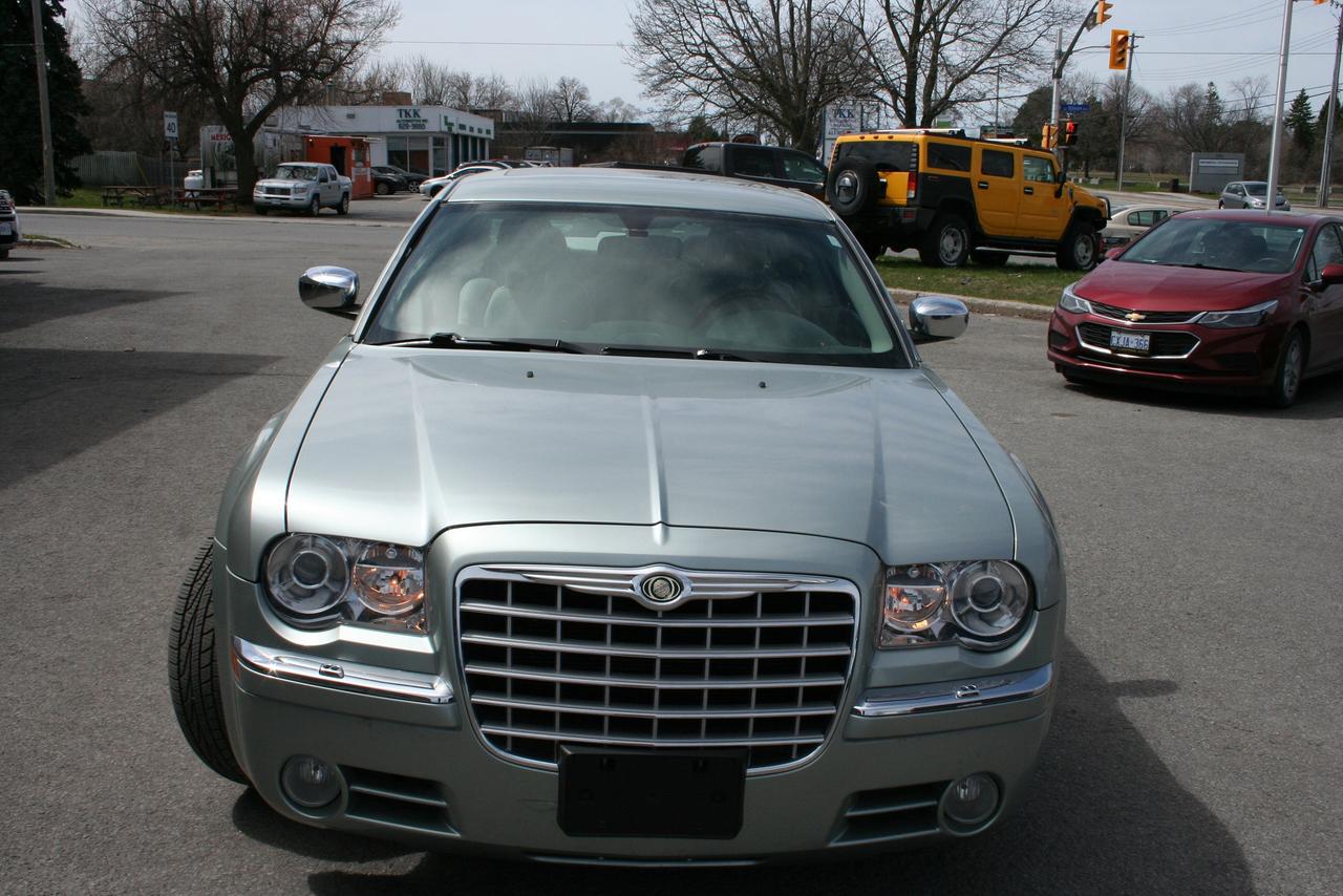 2005 Chrysler 300 300C Photo