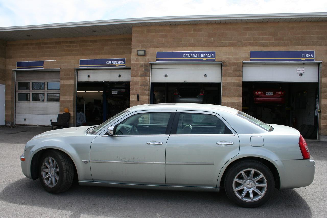 2005 Chrysler 300 300C Photo