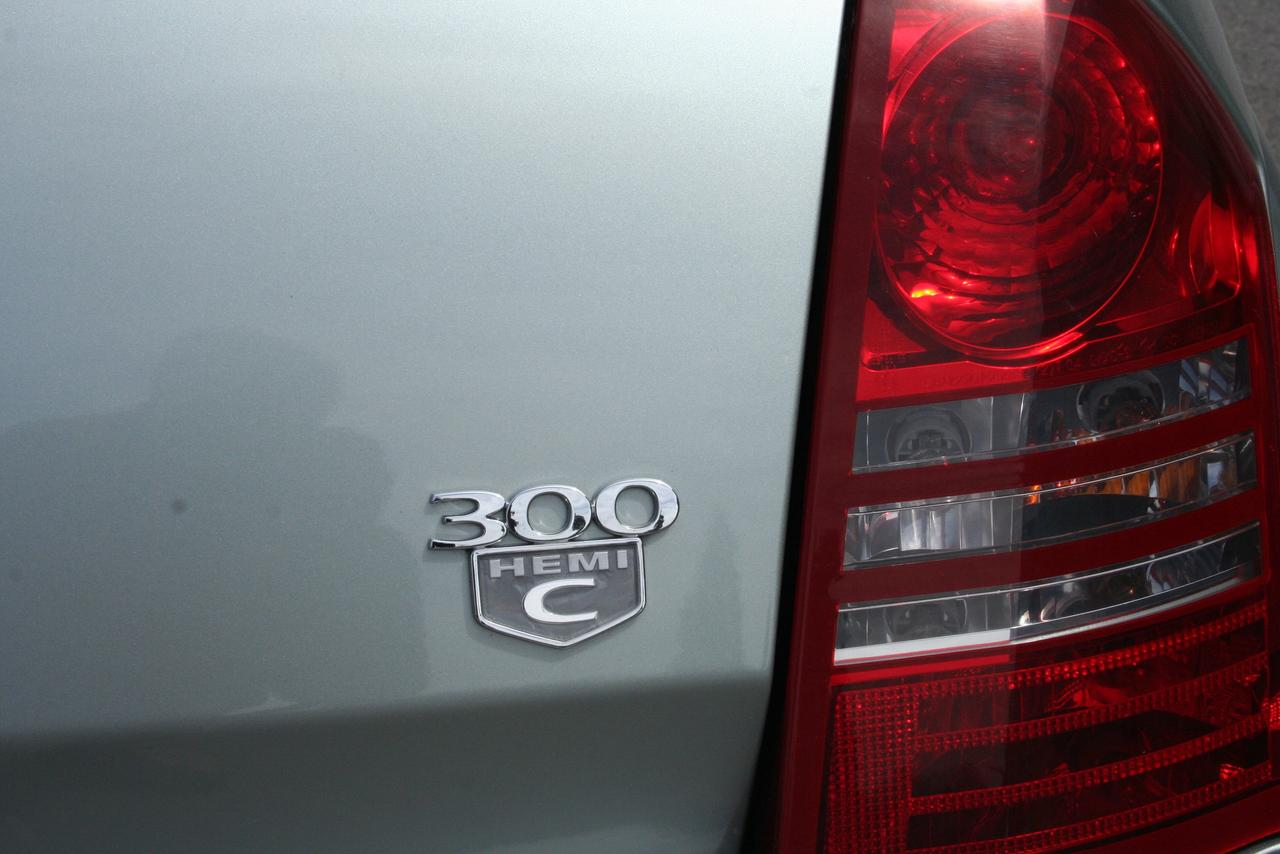 2005 Chrysler 300 300C Photo