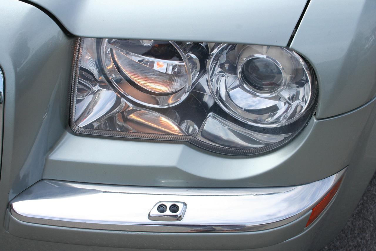 2005 Chrysler 300 300C Photo
