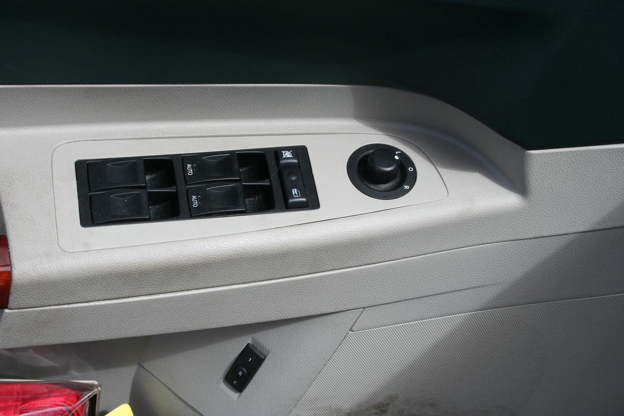 2005 Chrysler 300 300C Photo