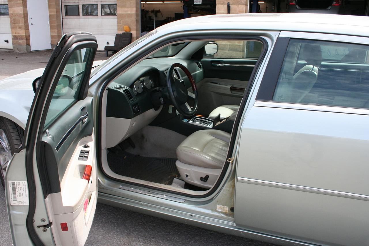 2005 Chrysler 300 300C Photo