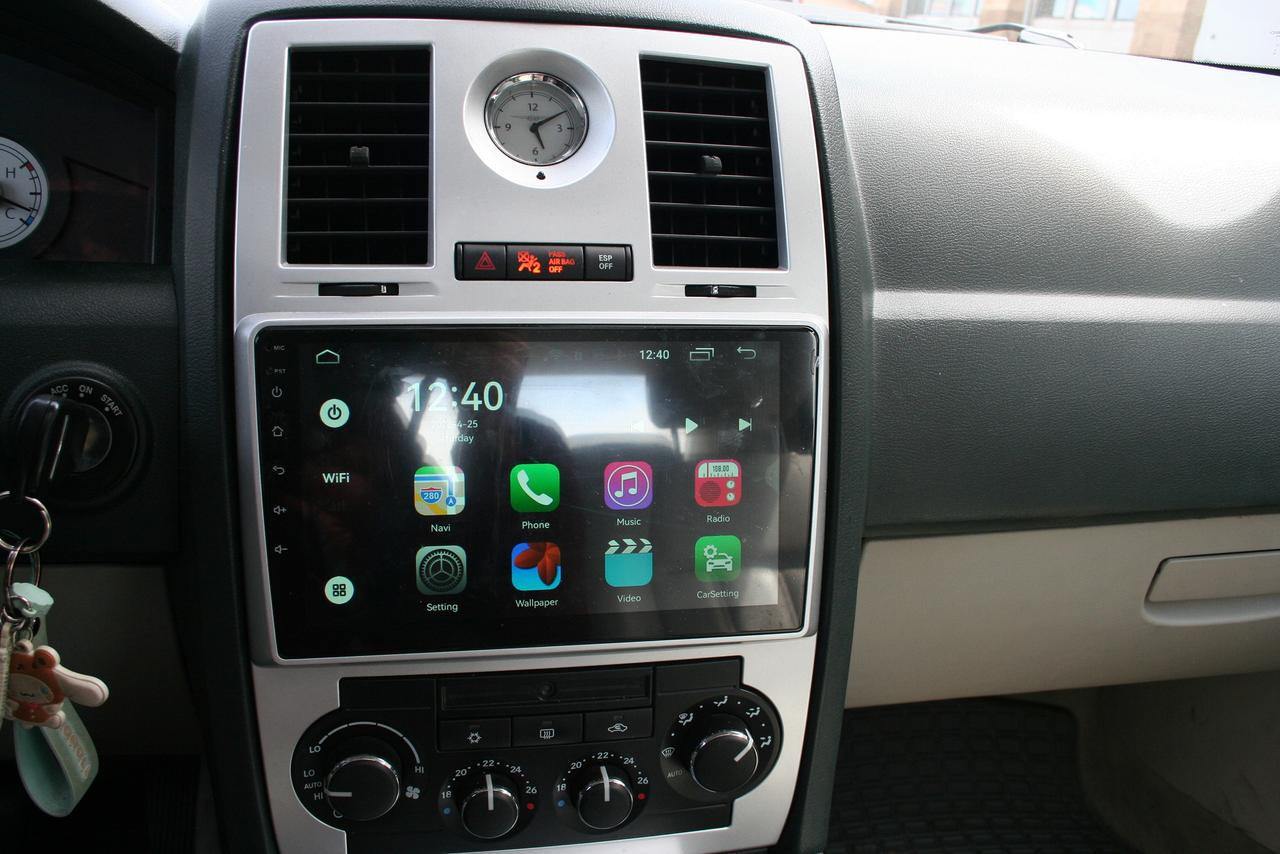2005 Chrysler 300 300C Photo