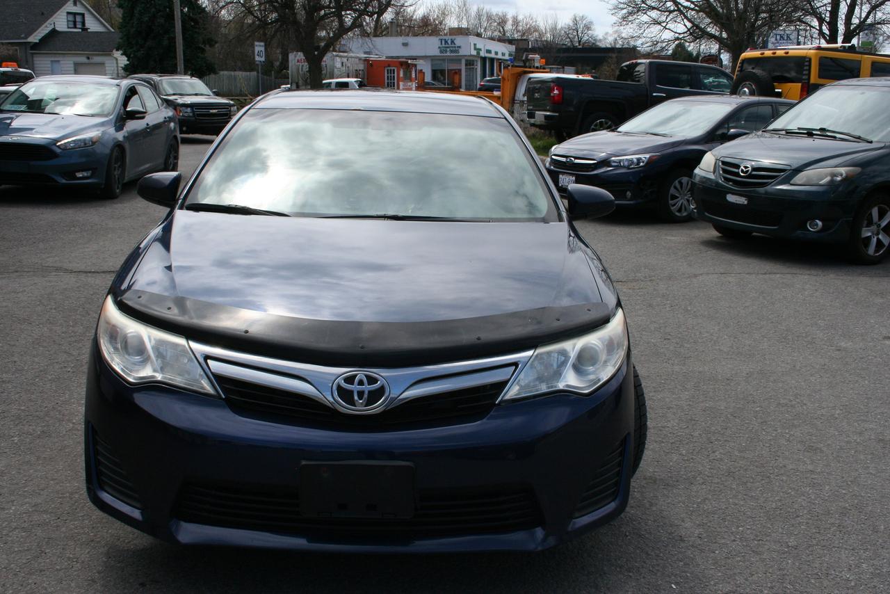 2014 Toyota Camry LE Photo1