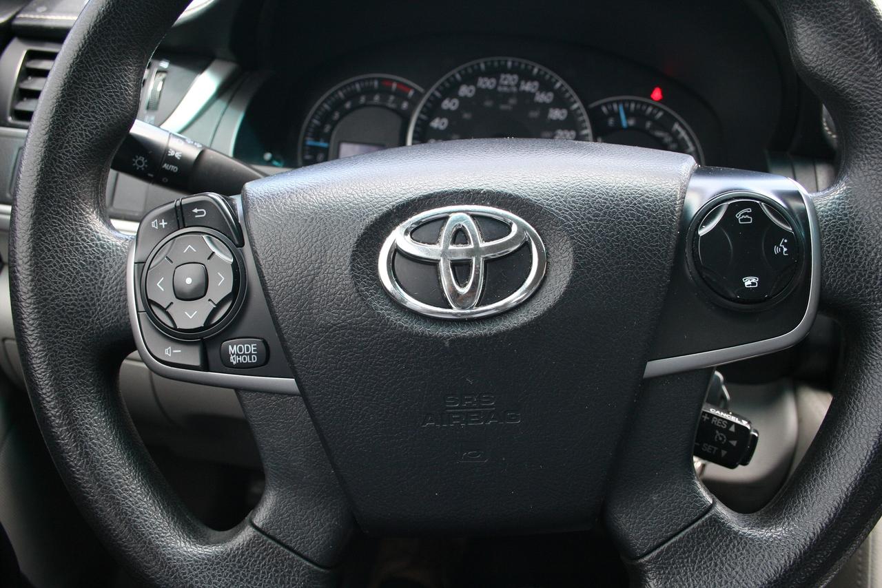 2014 Toyota Camry LE Photo