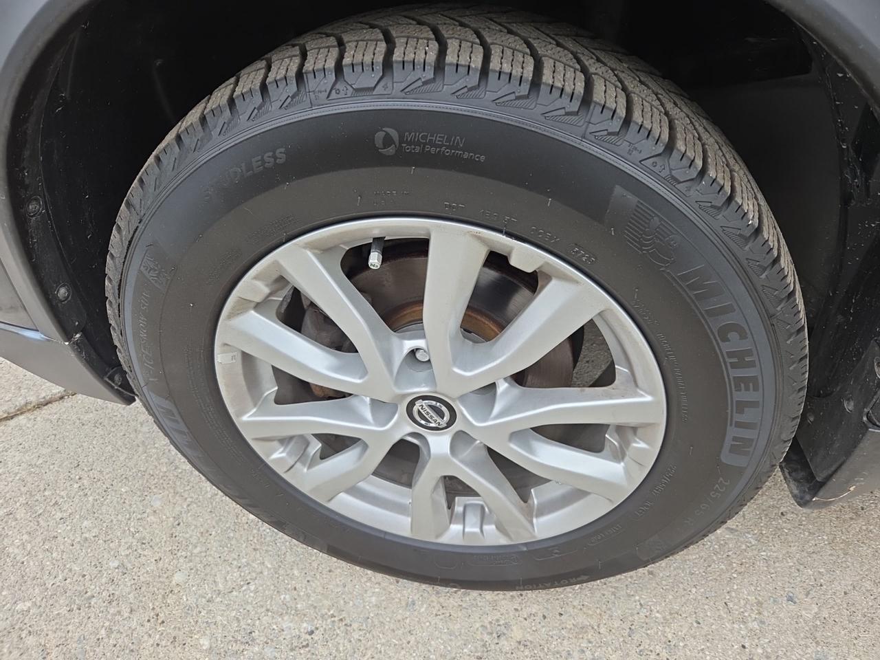 2020 Nissan Rogue SV   Roof Photo