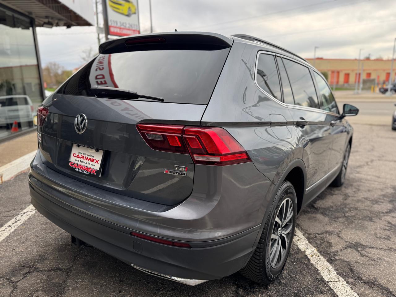 2018 Volkswagen Tiguan Comfortline 7 Passenger | AWD | Accident Free | Leather | Sunroof | Apple Car Play | Android Auto Photo