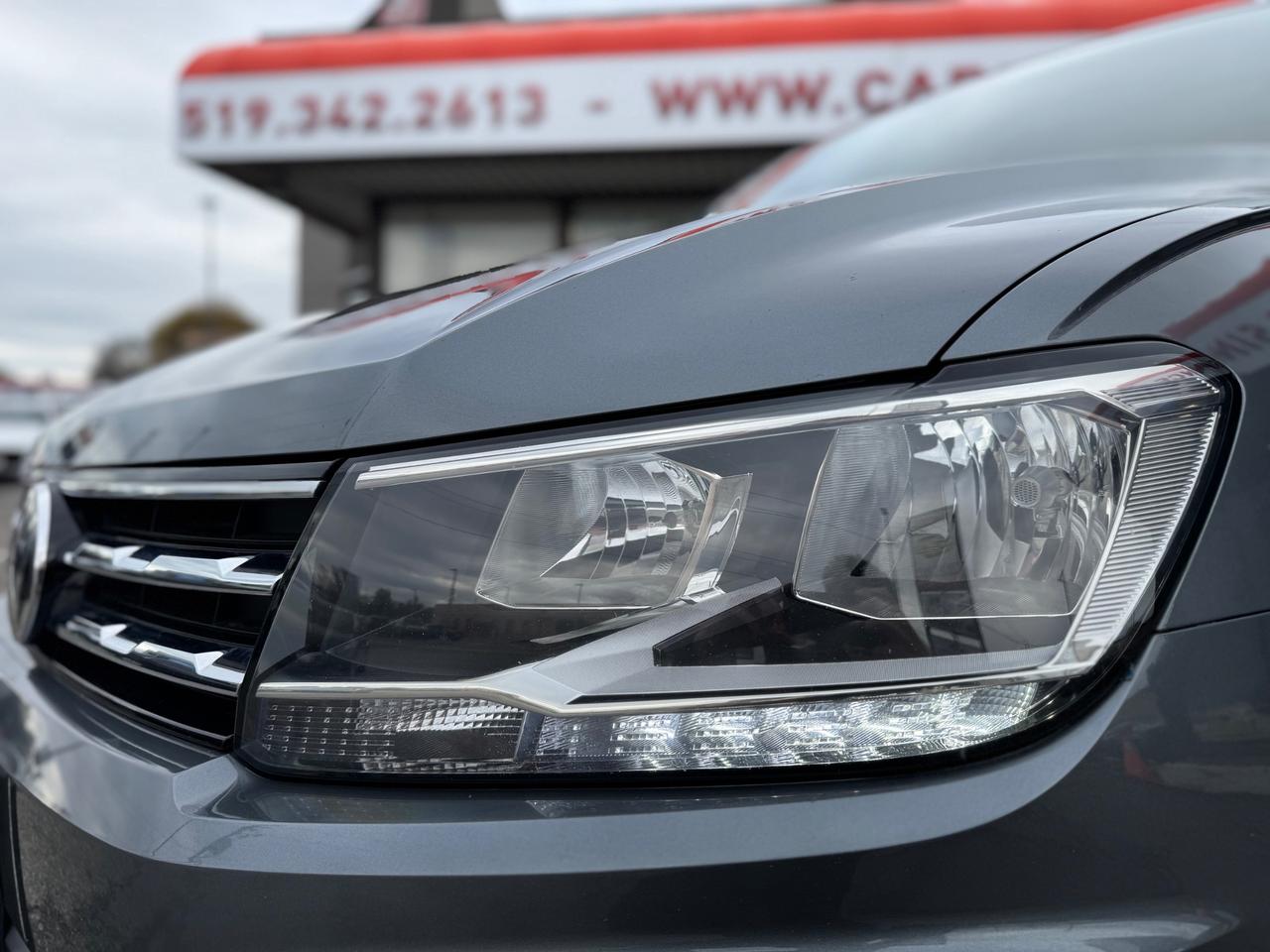 2018 Volkswagen Tiguan Comfortline 7 Passenger | AWD | Accident Free | Leather | Sunroof | Apple Car Play | Android Auto Photo