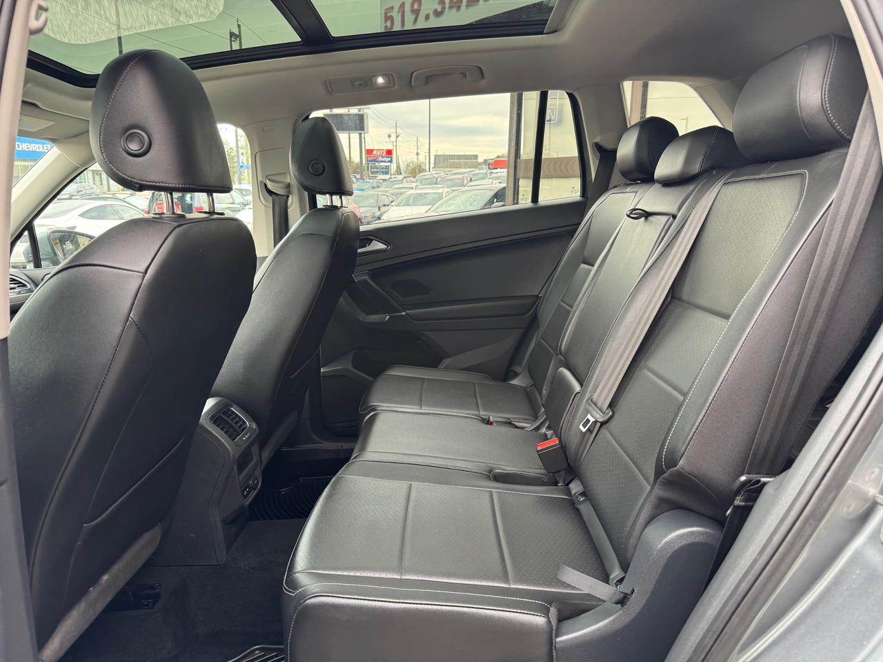 2018 Volkswagen Tiguan Comfortline 7 Passenger | AWD | Accident Free | Leather | Sunroof | Apple Car Play | Android Auto Photo