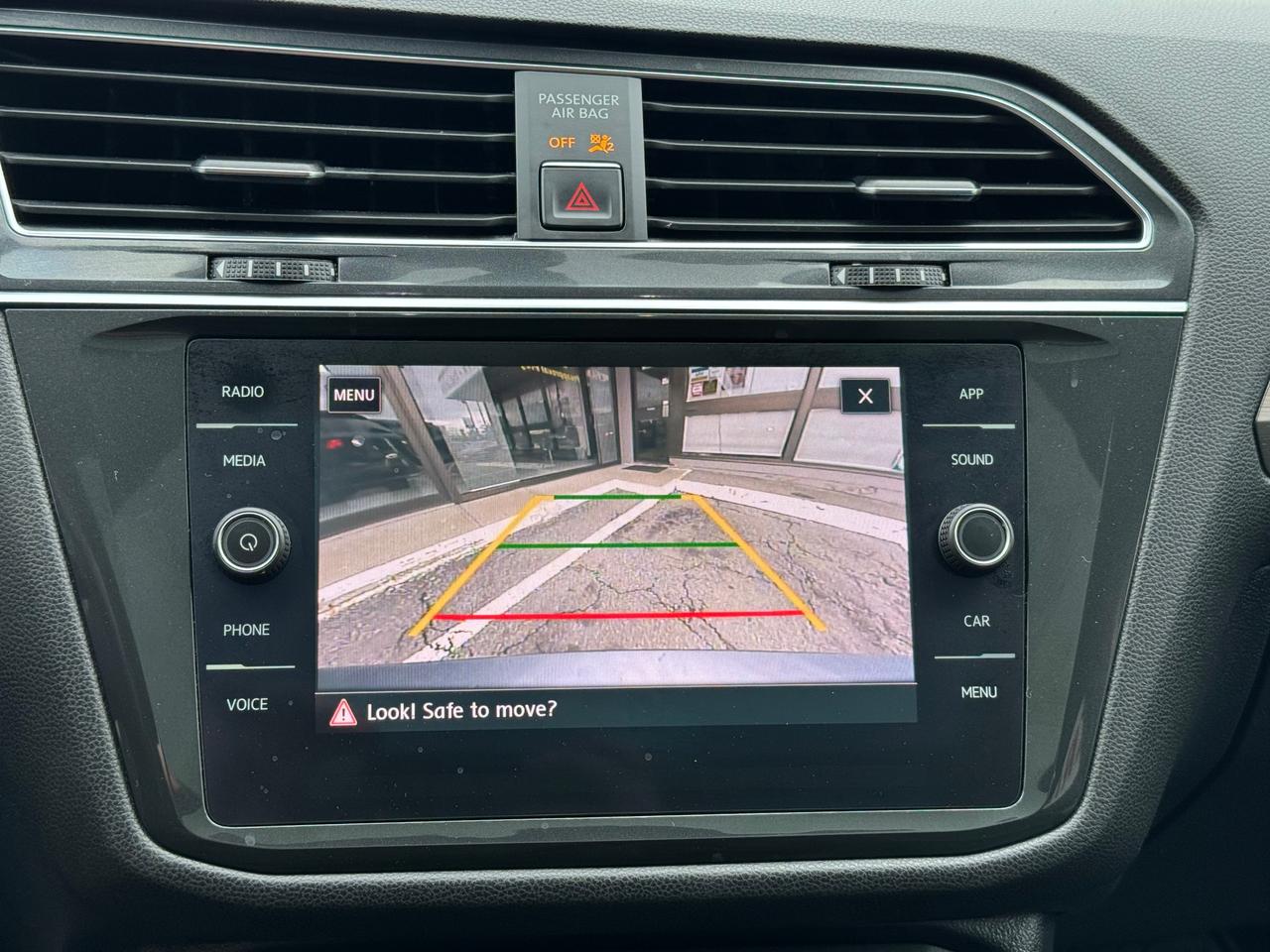 2018 Volkswagen Tiguan Comfortline 7 Passenger | AWD | Accident Free | Leather | Sunroof | Apple Car Play | Android Auto Photo