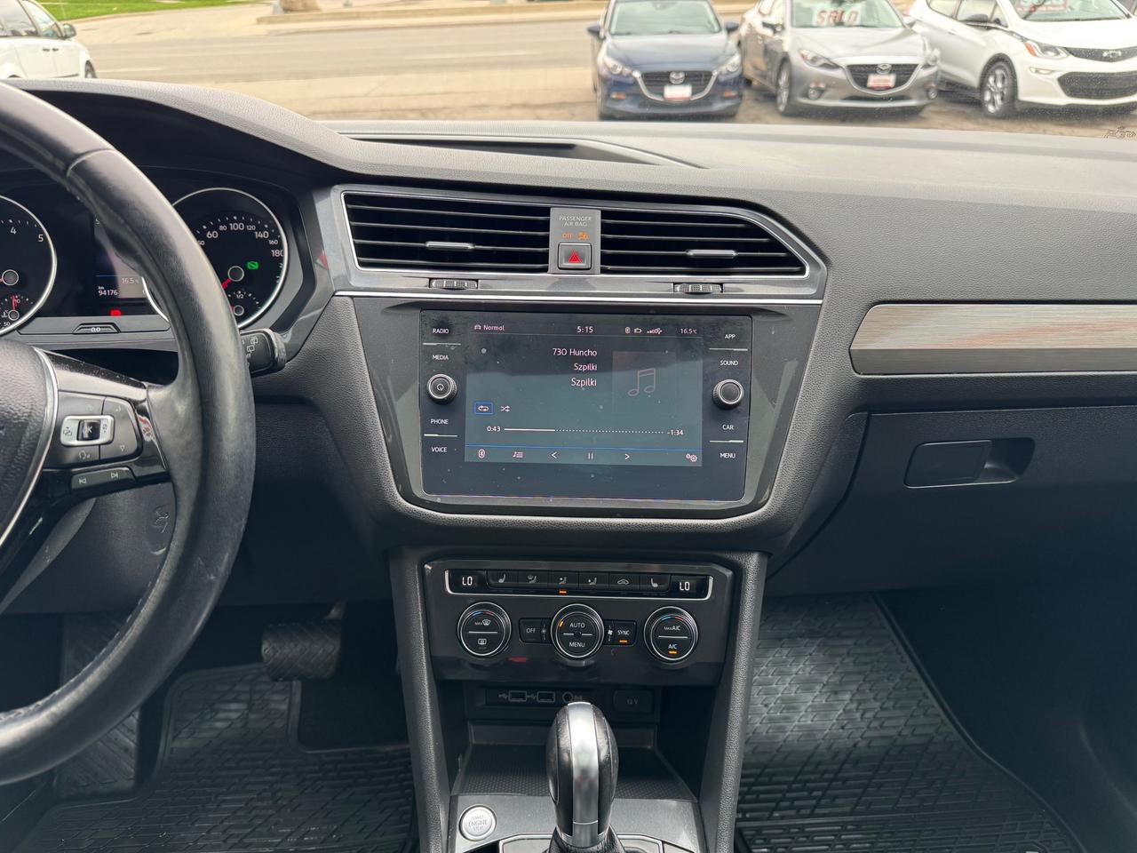 2018 Volkswagen Tiguan Comfortline 7 Passenger | AWD | Accident Free | Leather | Sunroof | Apple Car Play | Android Auto Photo