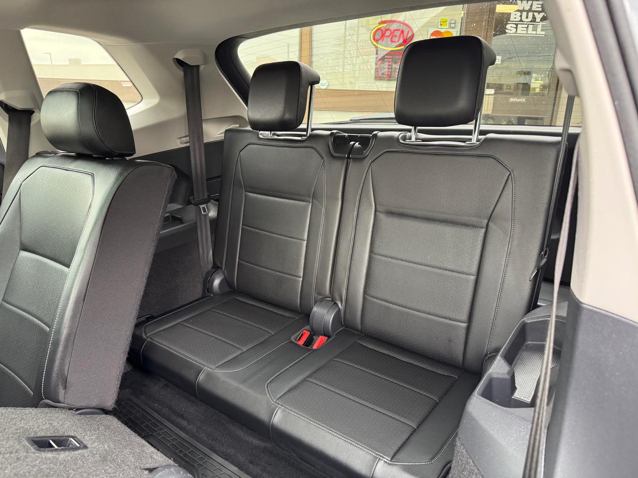 2018 Volkswagen Tiguan Comfortline 7 Passenger | AWD | Accident Free | Leather | Sunroof | Apple Car Play | Android Auto Photo