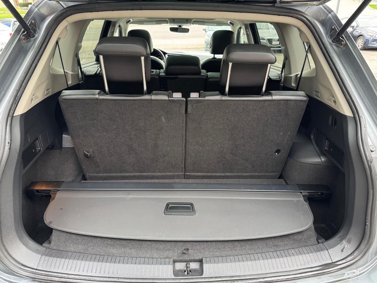 2018 Volkswagen Tiguan Comfortline 7 Passenger | AWD | Accident Free | Leather | Sunroof | Apple Car Play | Android Auto Photo