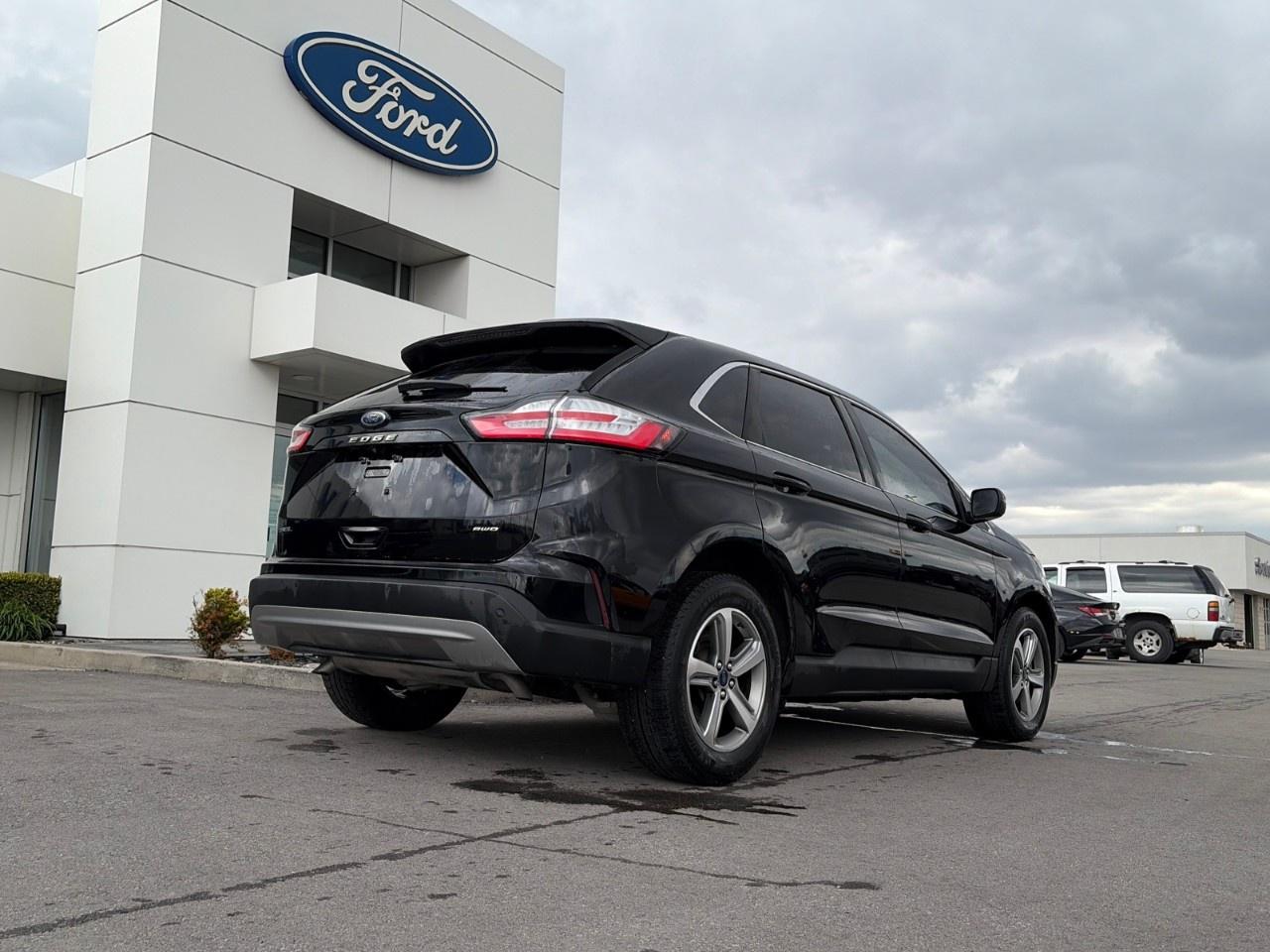 2022 Ford Edge SEL AWD Photo2