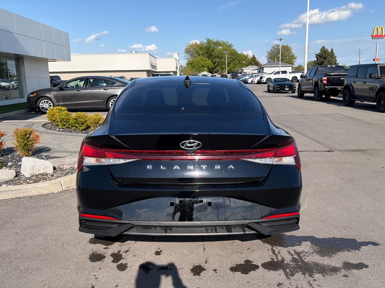 2023 Hyundai Elantra Essential IVT Photo3
