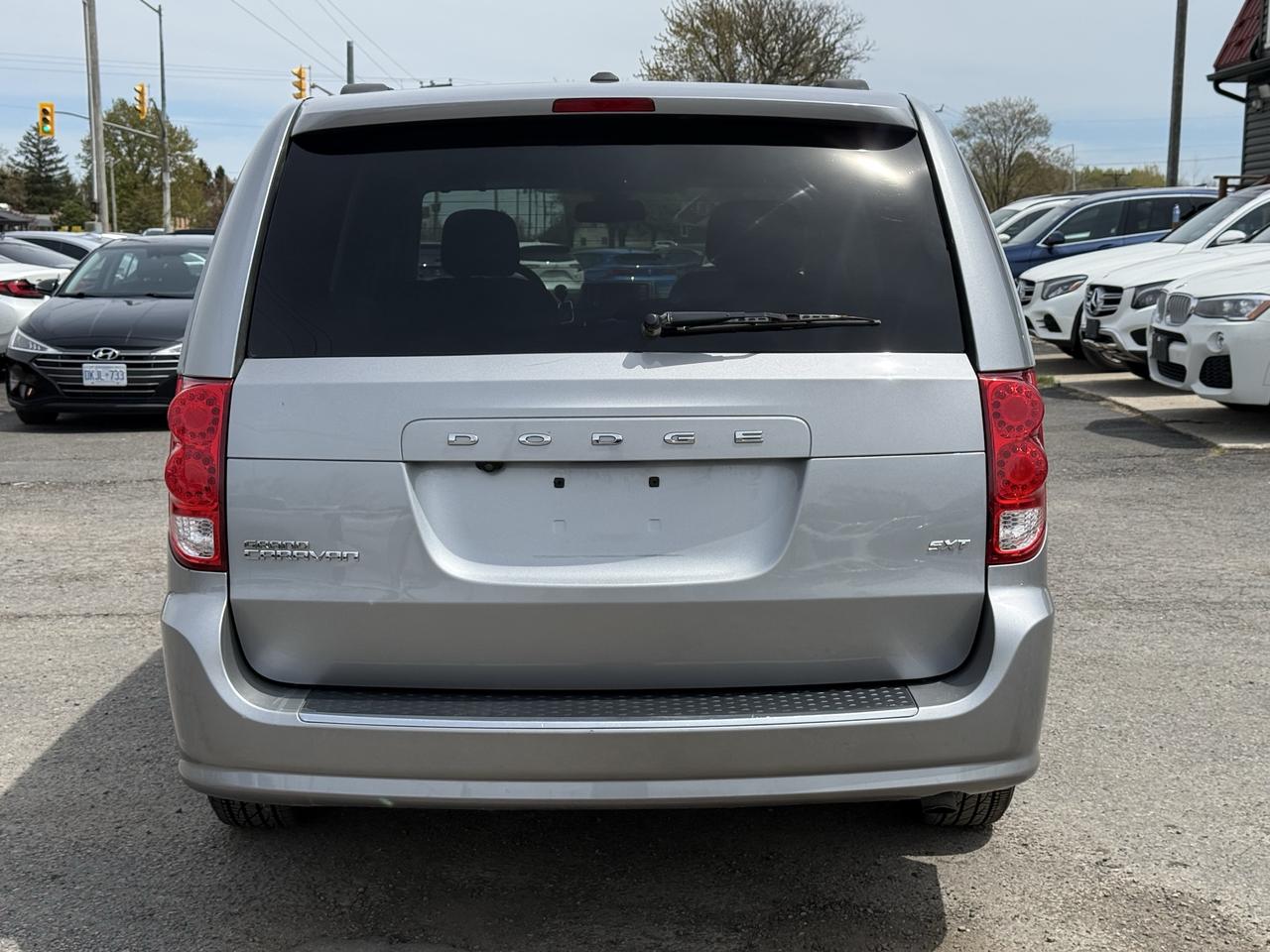 2020 Dodge Grand Caravan SXT Photo3