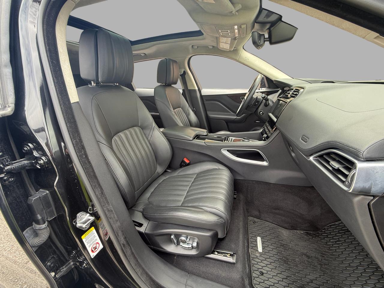 2020 Jaguar F-PACE Portfolio Photo