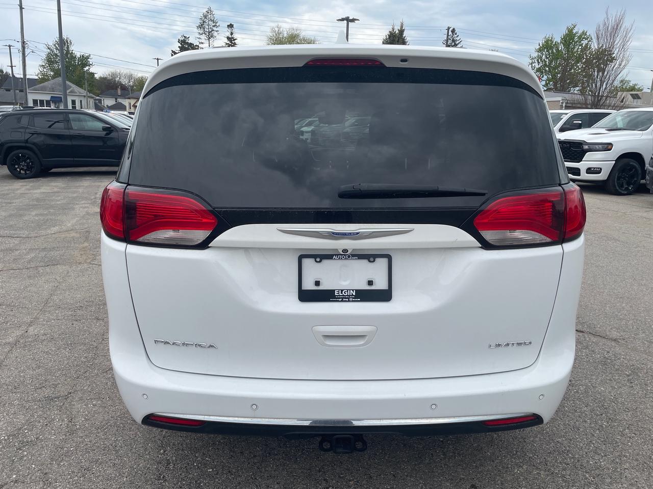 2018 Chrysler Pacifica Limited HEATED/VENTED LEATHER SEATS | APPLE CARPLAY/ANDROI Photo