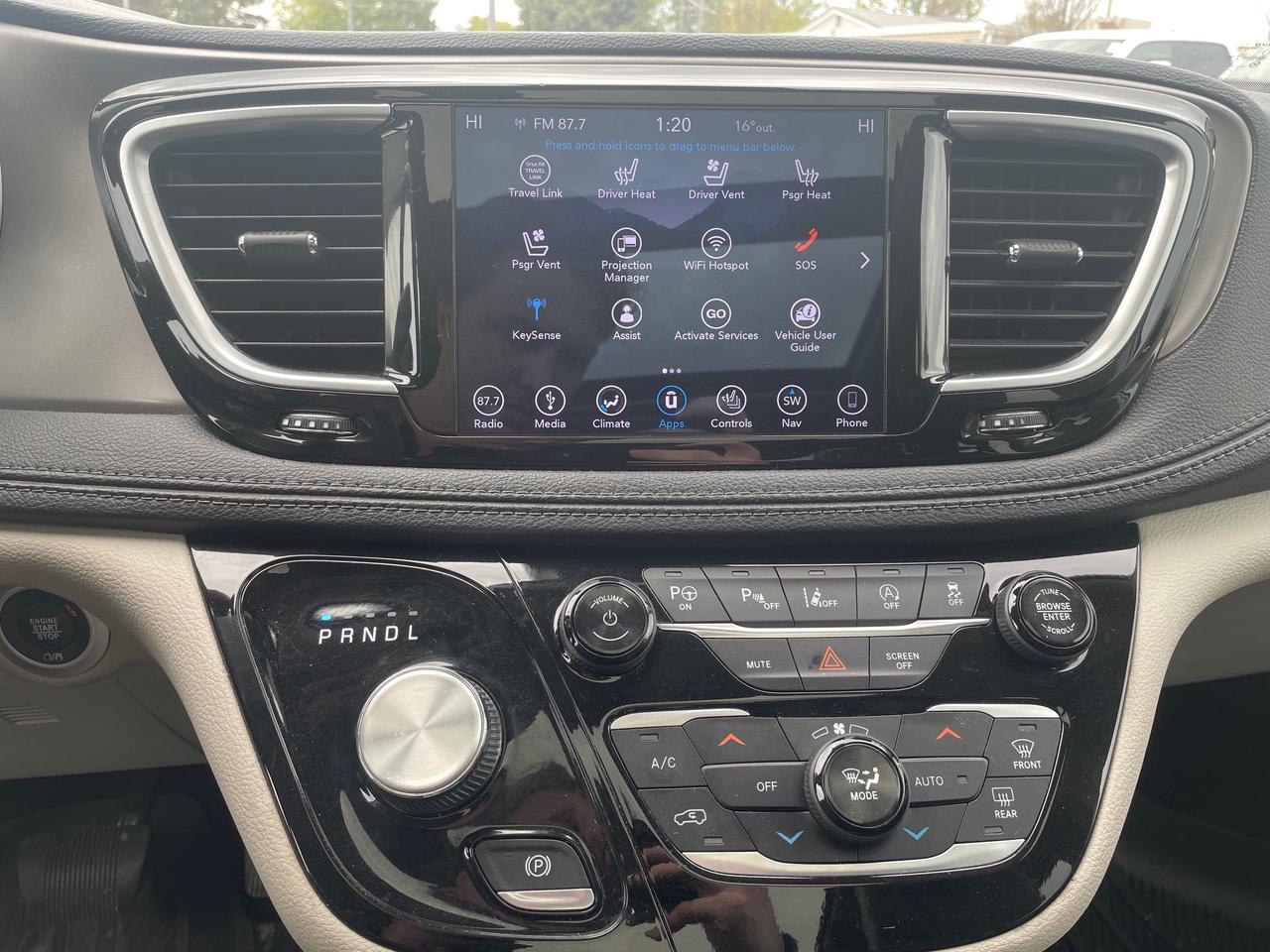 2018 Chrysler Pacifica Limited HEATED/VENTED LEATHER SEATS | APPLE CARPLAY/ANDROI Photo
