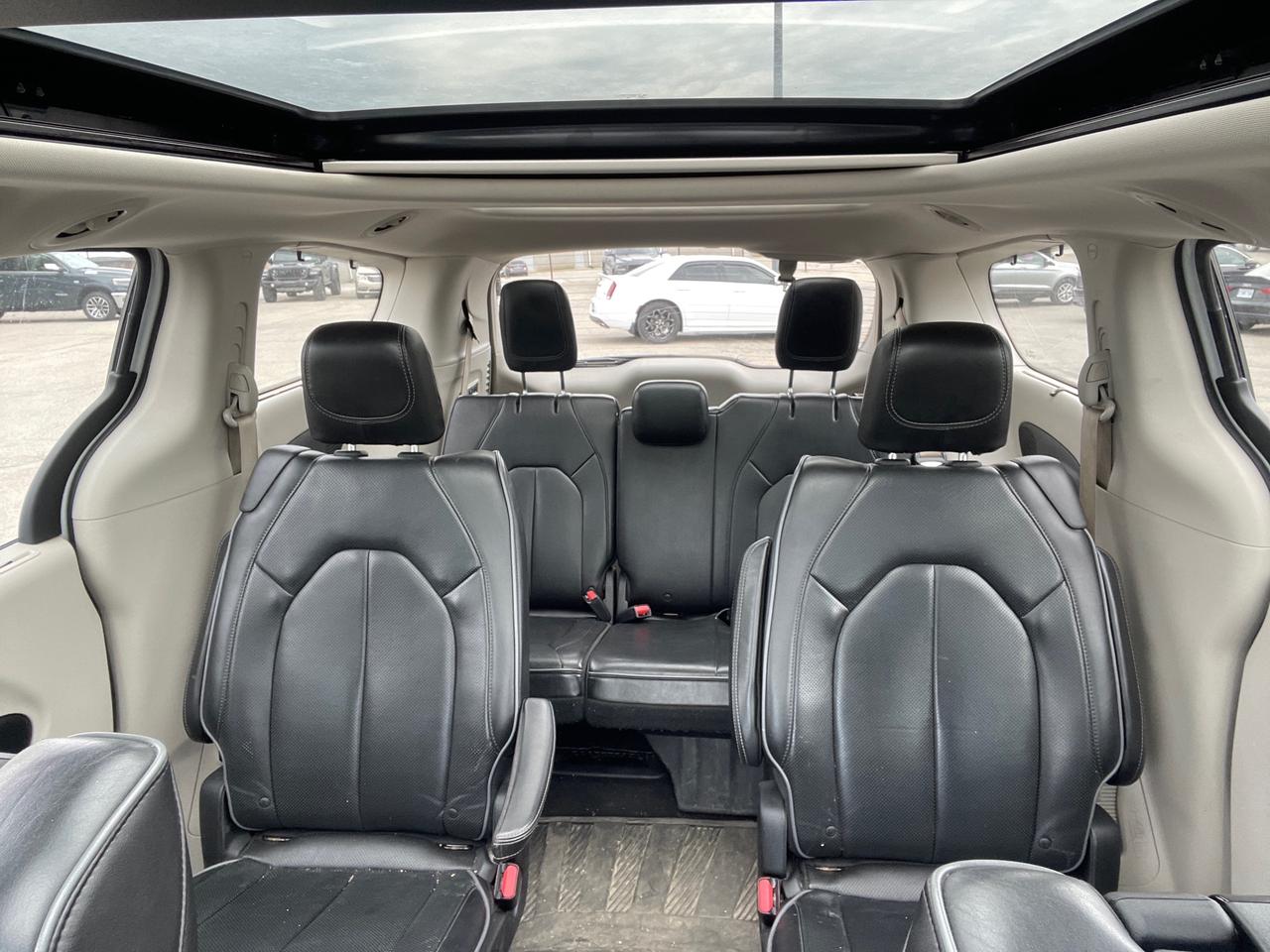 2018 Chrysler Pacifica Limited HEATED/VENTED LEATHER SEATS | APPLE CARPLAY/ANDROI Photo